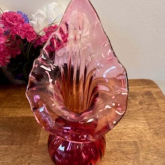 Cranberry Glass Jack In The Pulpit Vase Vintage Swirled Art Glass Pink Red Ruffl - Picture 3 of 5